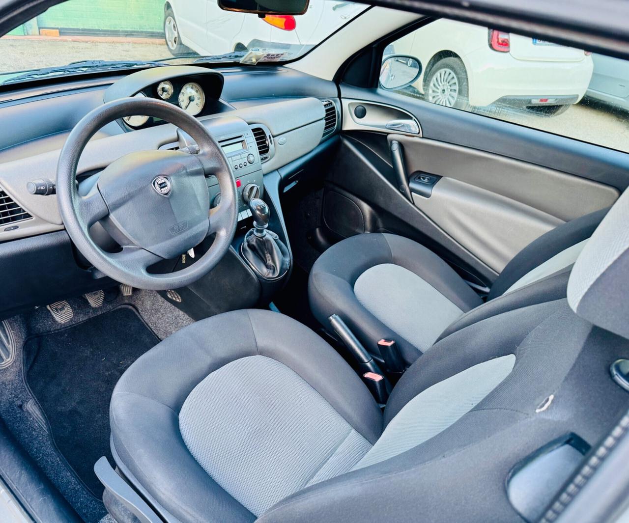 Lancia Ypsilon 1.2 16V Oro