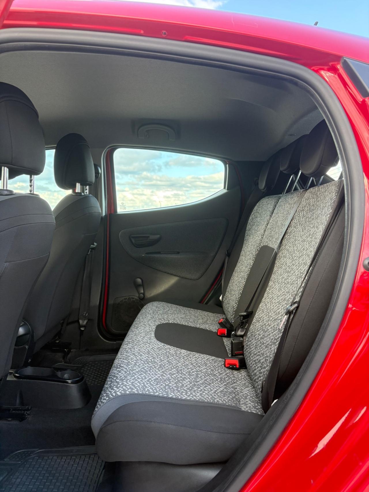 Lancia Ypsilon 1.0 FireFly 5 porte Hybrid