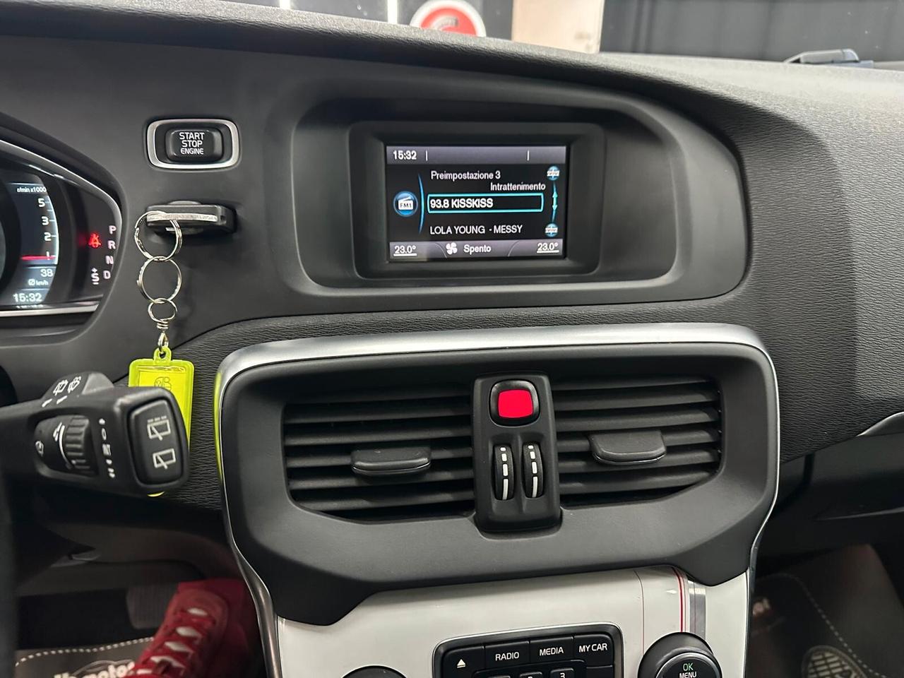 Volvo V40 V40 II 2012 1.6 d2 R-design Momentum