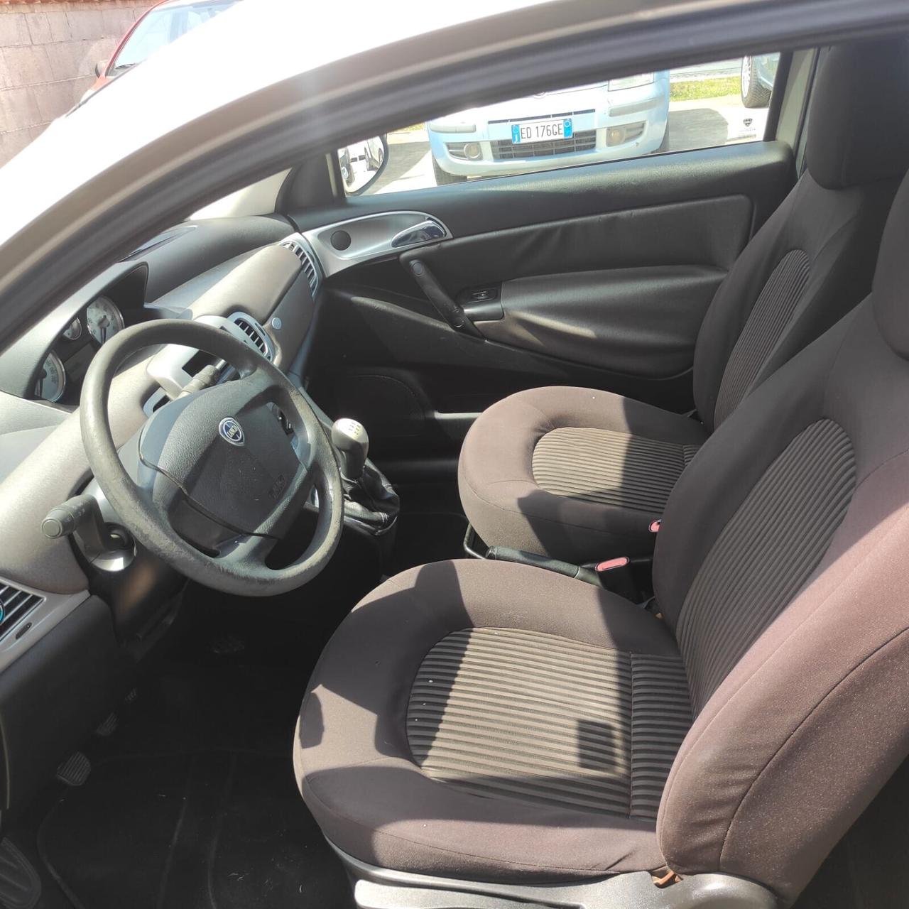Lancia Ypsilon 1.3 MJT 75 CV Argento