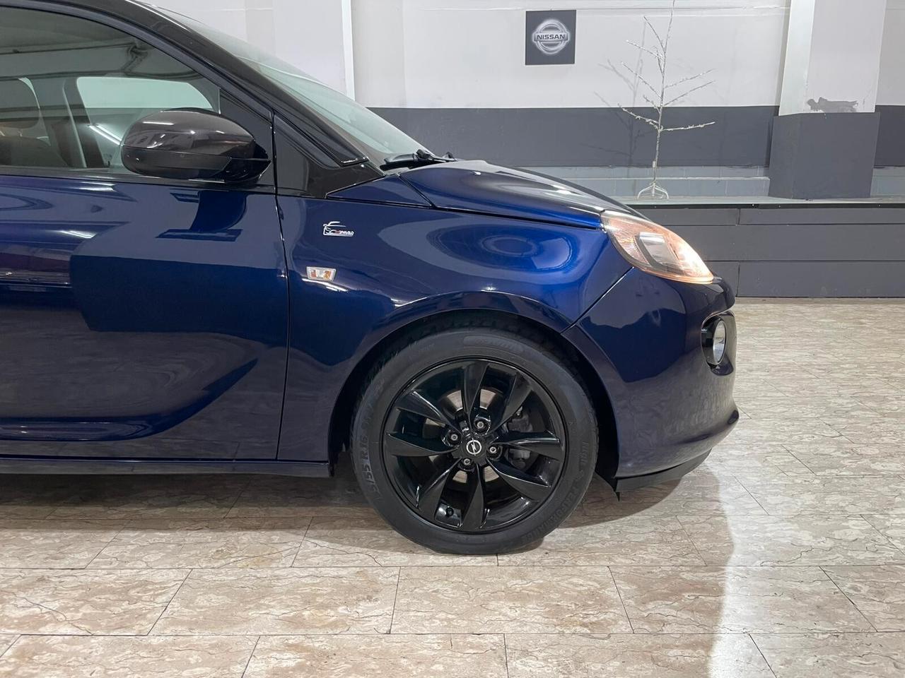 Opel Adam 1.2 70 CV White/Black Link GPL
