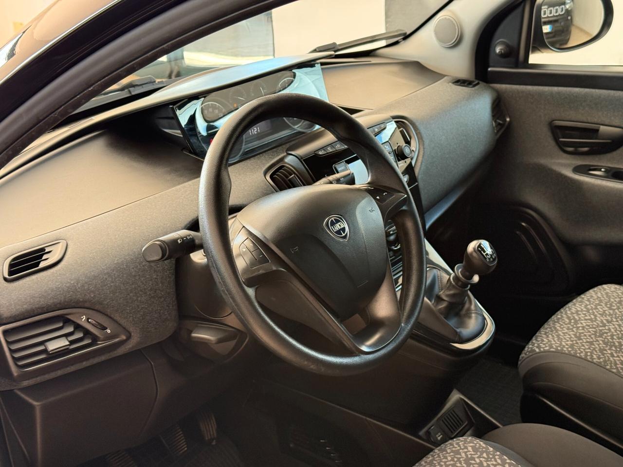 Lancia Ypsilon 1.0 FireFly 5 porte S&S Hybrid Ecochic Silver