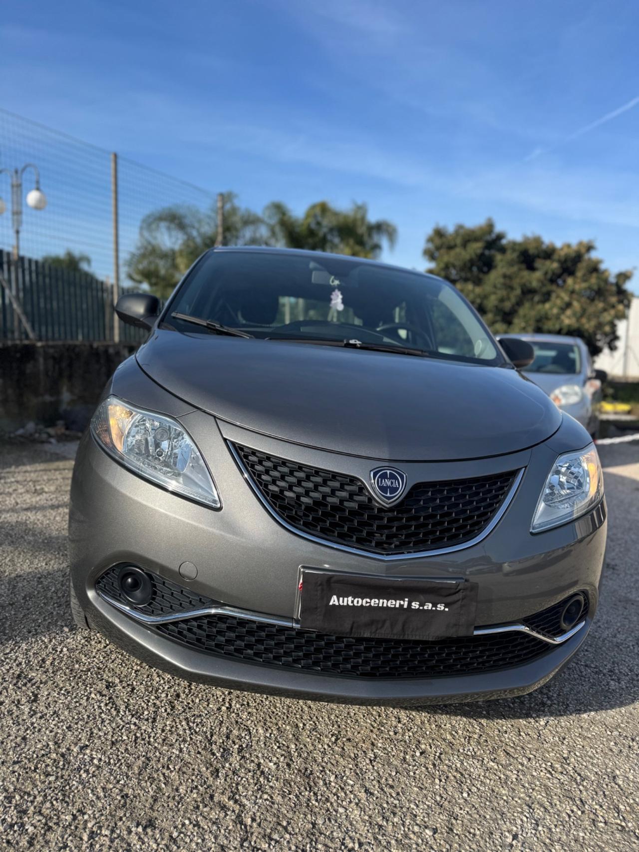 Lancia Ypsilon 1.2 69 CV 5 porte Gold