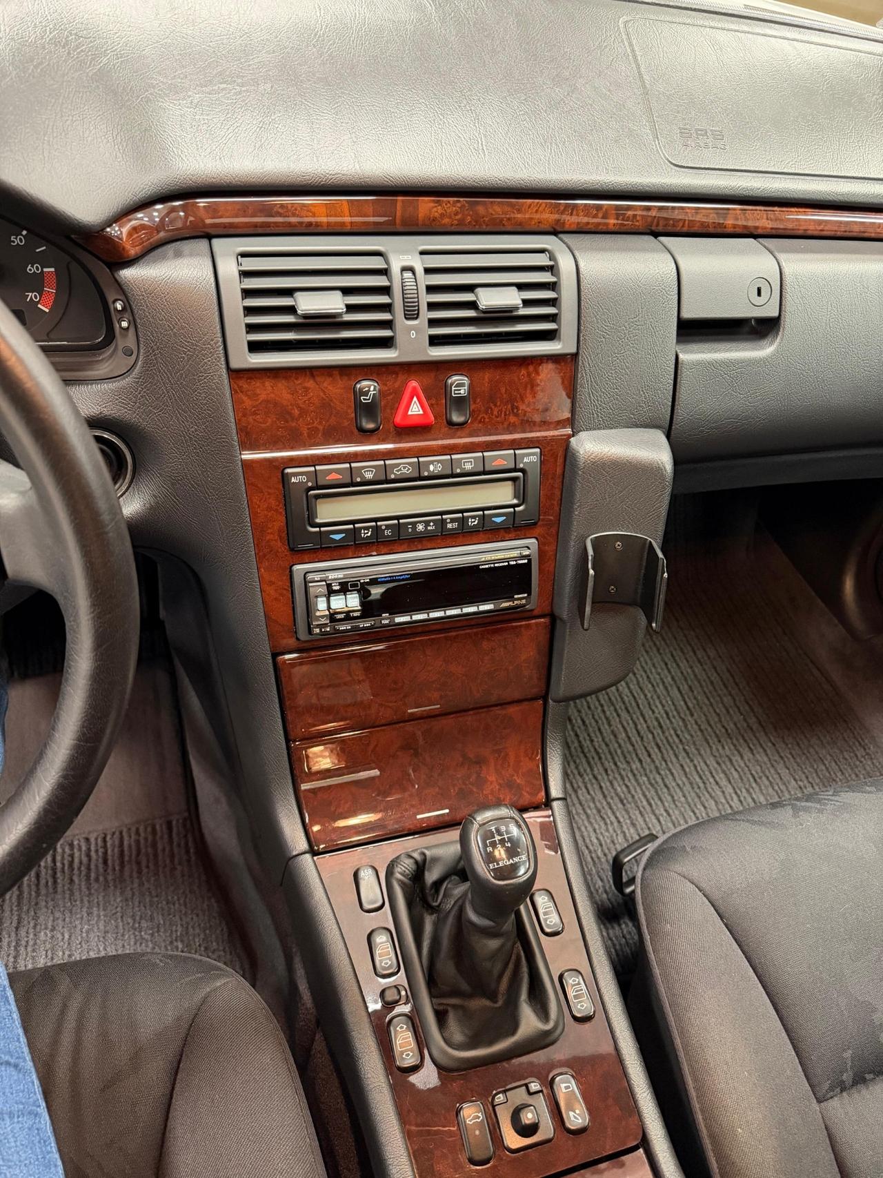 Mercedes-benz E 200 cat Elegance