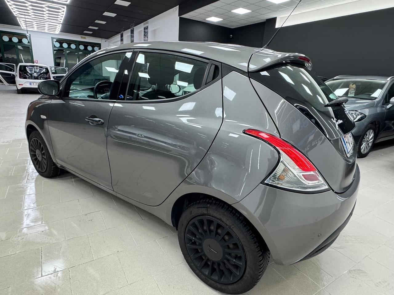 Lancia Ypsilon 1.2 69 CV 5 porte S&S Platinum