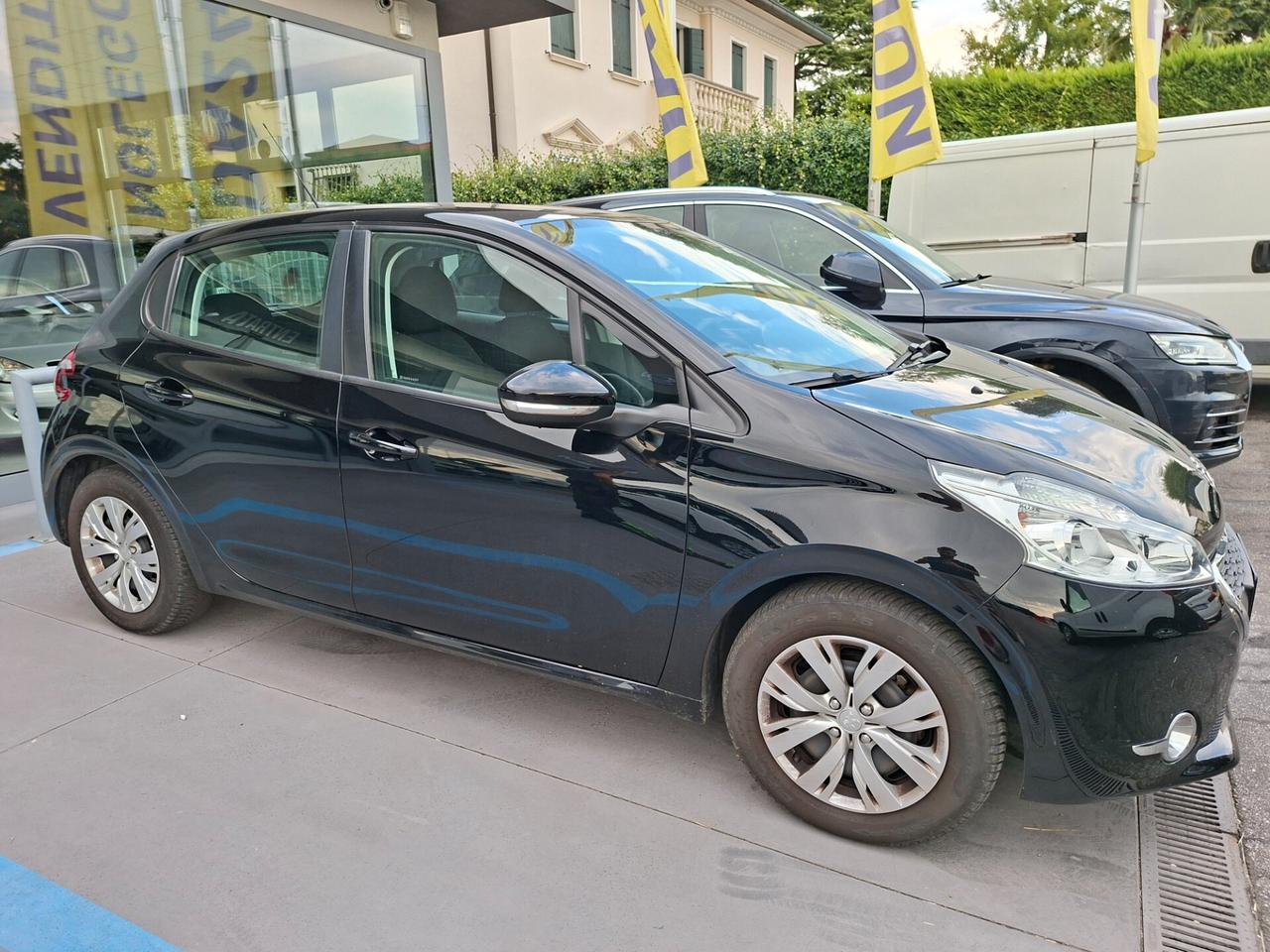 Peugeot 208 1.2 benzina Neopatentati 2013