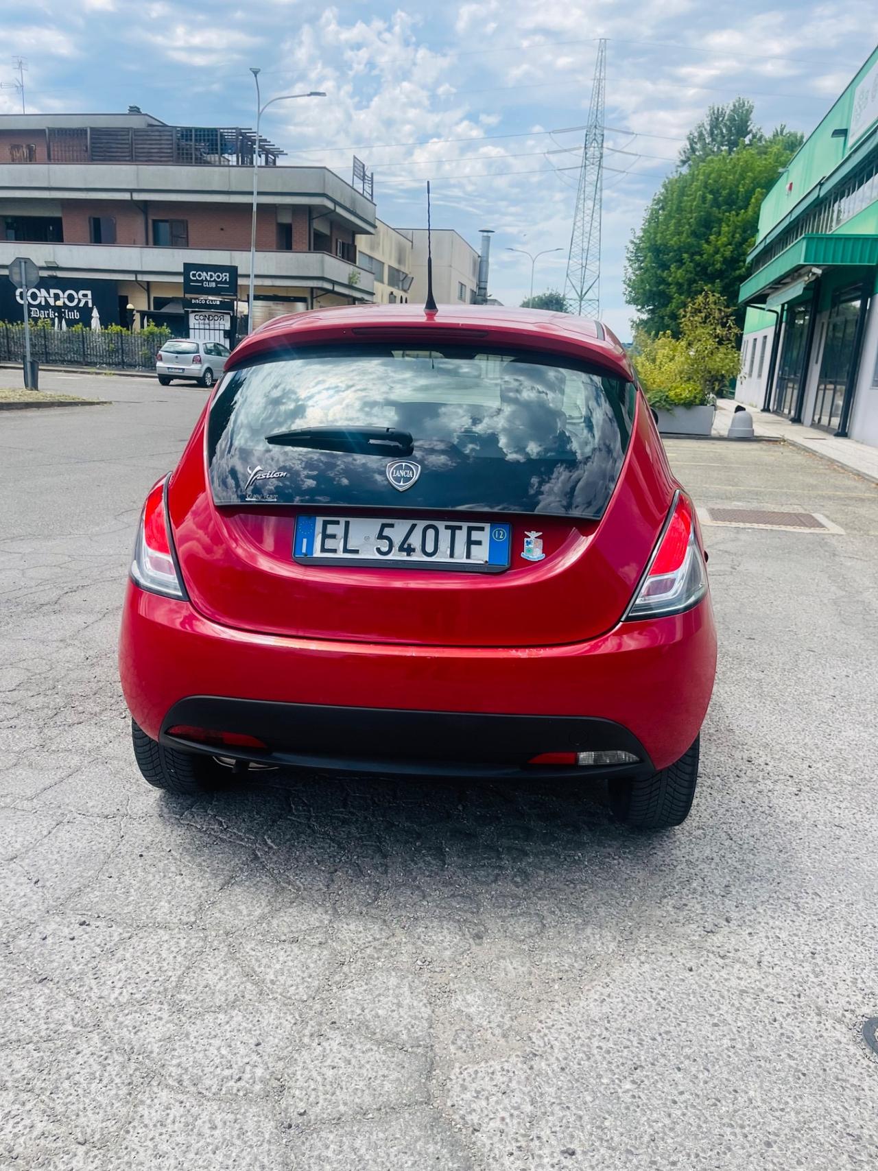 Lancia Ypsilon 1.2 69 CV 5 porte GPL Ecochic Silver