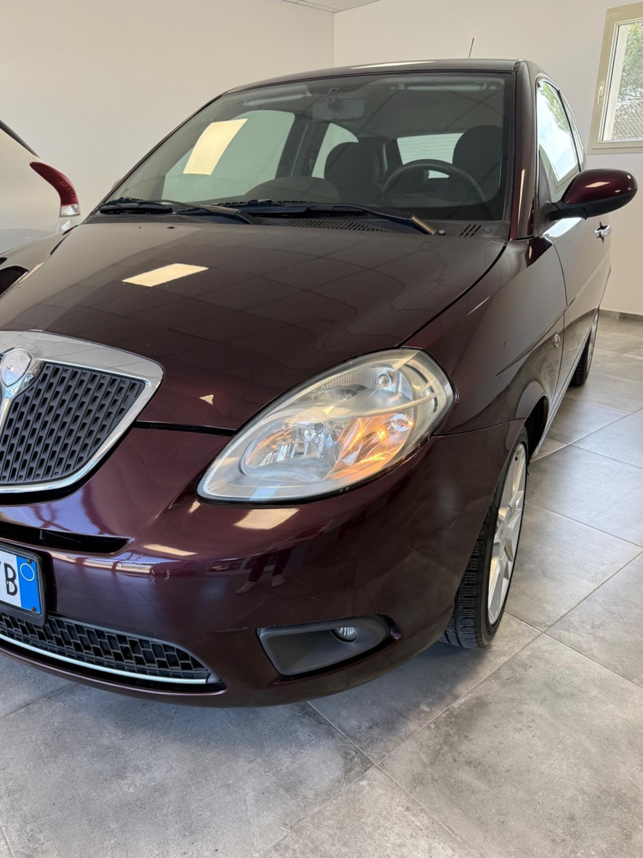 Lancia Ypsilon 1.4 Platino
