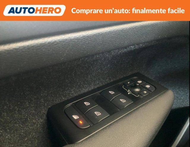 VOLVO XC40 T2 Geartronic Momentum Pro