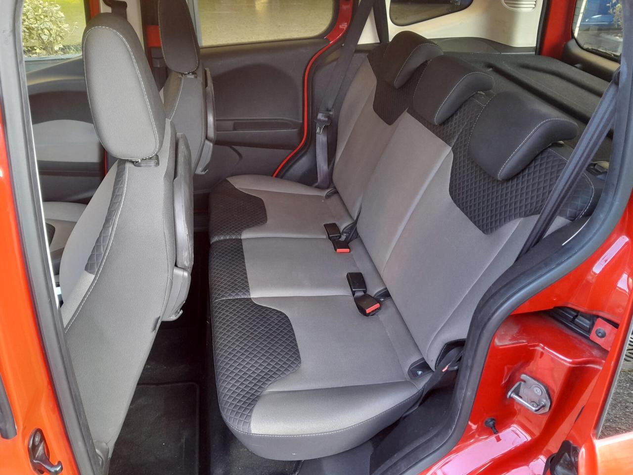 Ford Tourneo Courier autocarro 4 posti