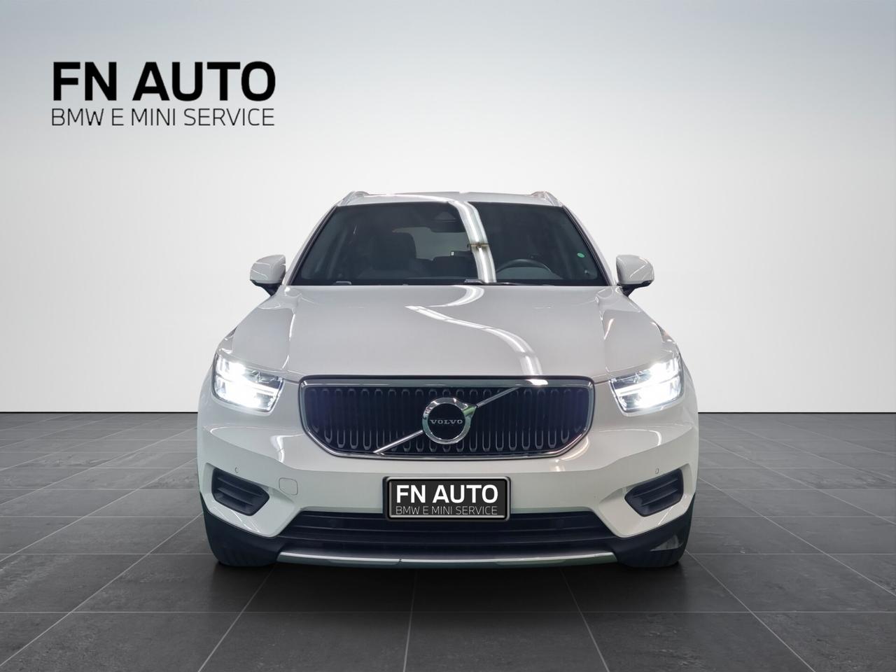 Volvo XC40 T2 Geartronic Momentum Pro AUTOCARRO N1