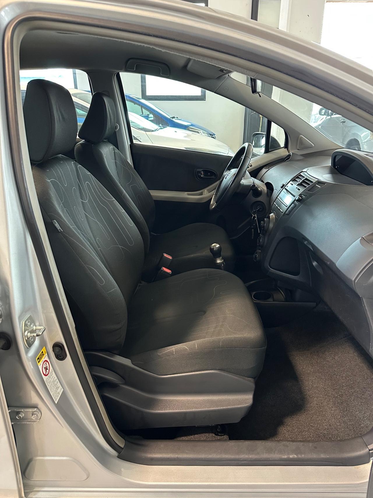 Toyota Yaris 1.0 5 porte Luxury pack