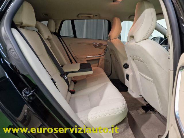 VOLVO V60 T3 Powershift Kinetic
