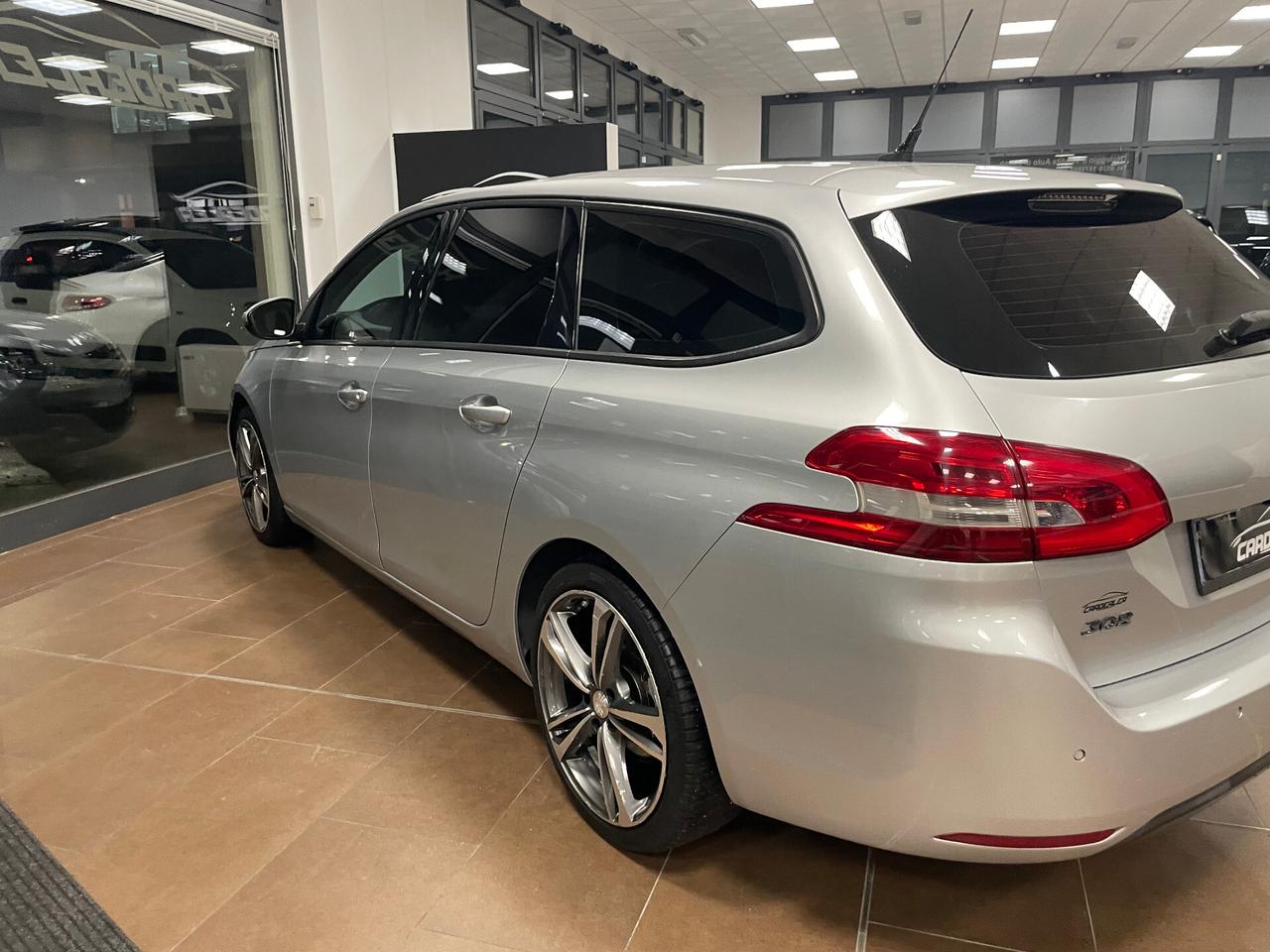 Peugeot 308 BlueHDi 120 S&S EAT6 SW Allure