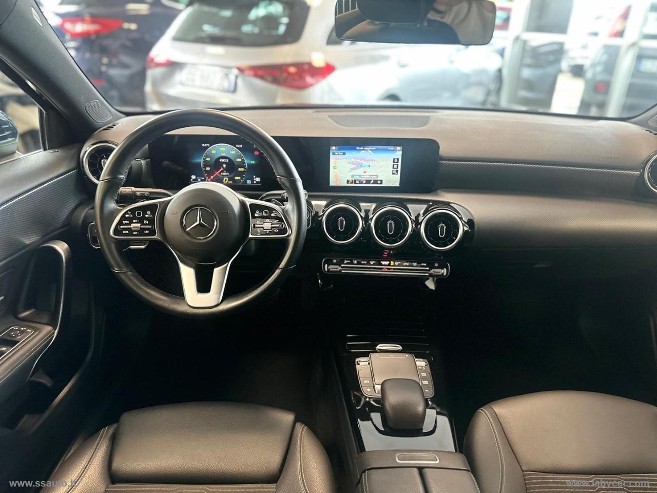 MERCEDES-BENZ A 180 d Automatic Premium