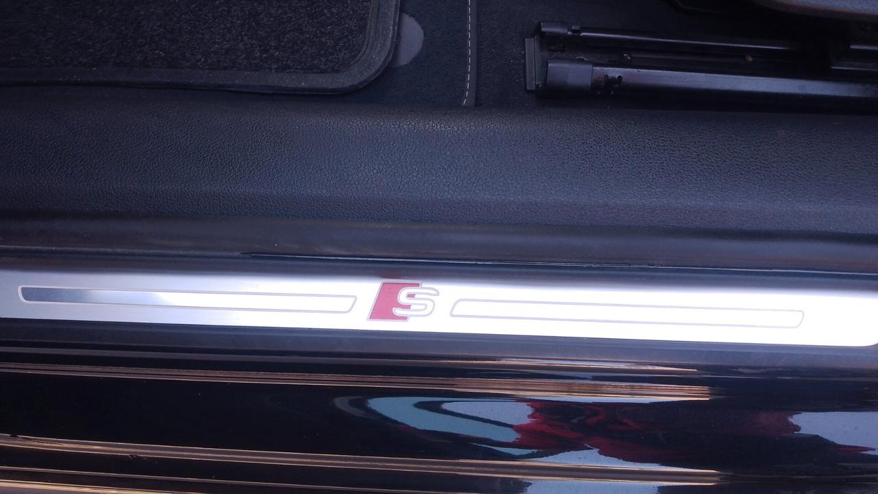 Audi A4 Avant 40 g-tron S tronic line edition 2021