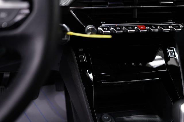 PEUGEOT 2008 1.2 PureTech 100cv S&S Allure