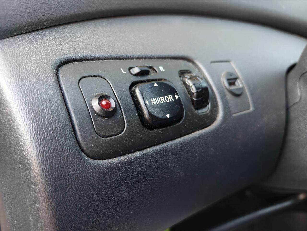 Toyota Yaris 1.0i 16V cat 5 porte Expo