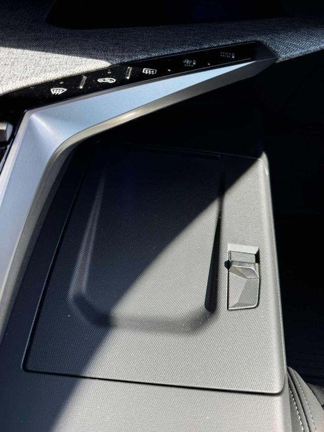 PEUGEOT 3008 Hybrid 136 e-DCS6 GT