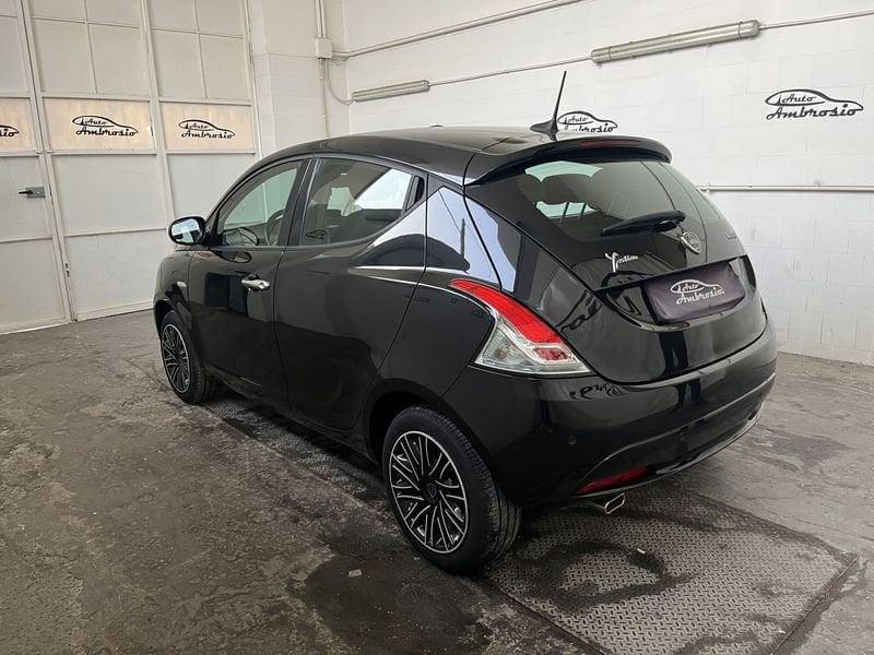 Lancia Ypsilon 1.0 FireFly 5 porte S&S Hybrid Gold Plus da 145,00 al mese