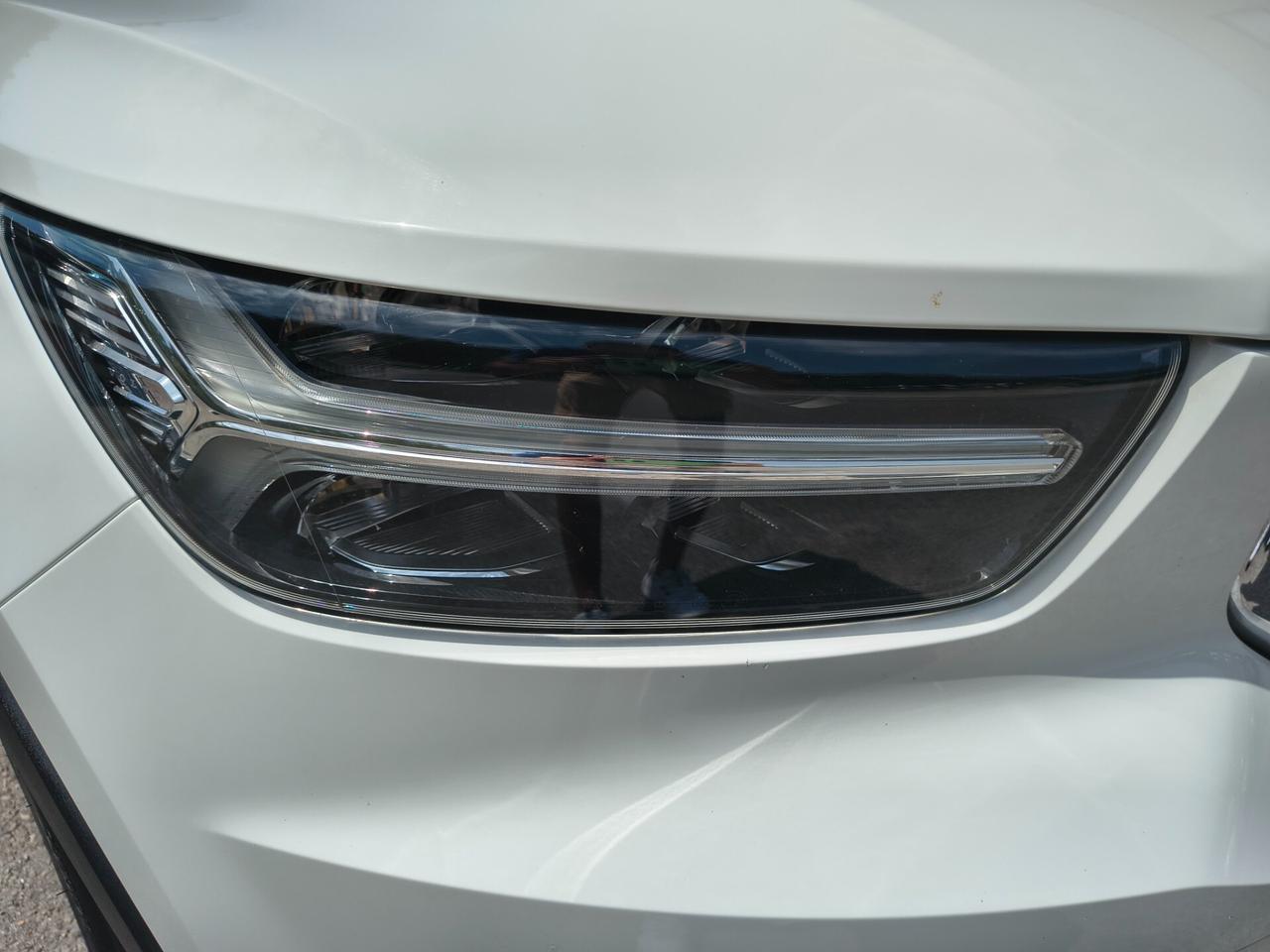 VOLVO XC40 D3 MOMENTUM "MAI VISTA UNA SIMILE"