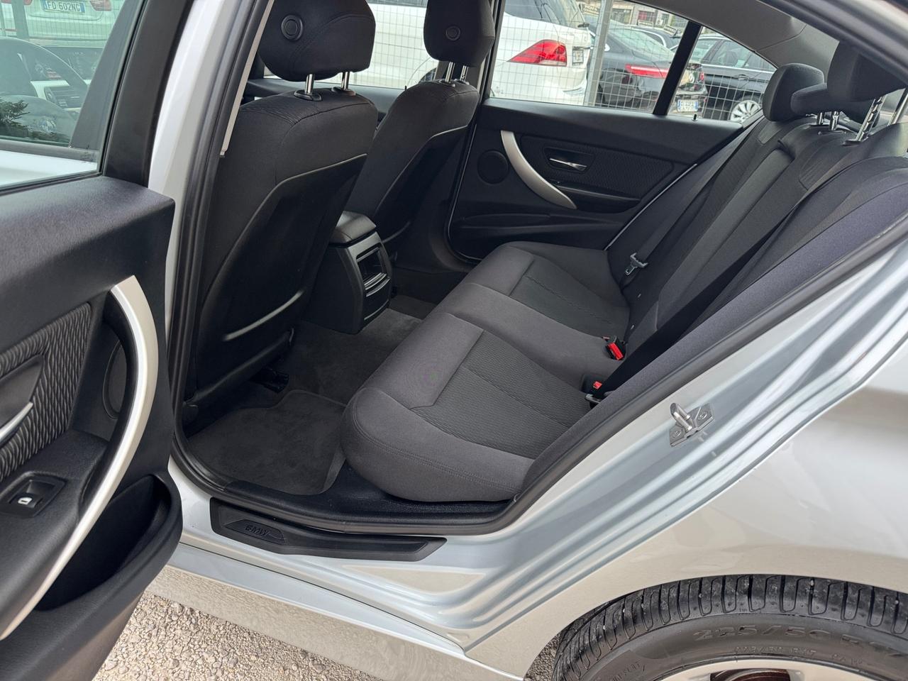 Bmw 320i Berlina 184cv Manuale Auto Pari al Nuovo
