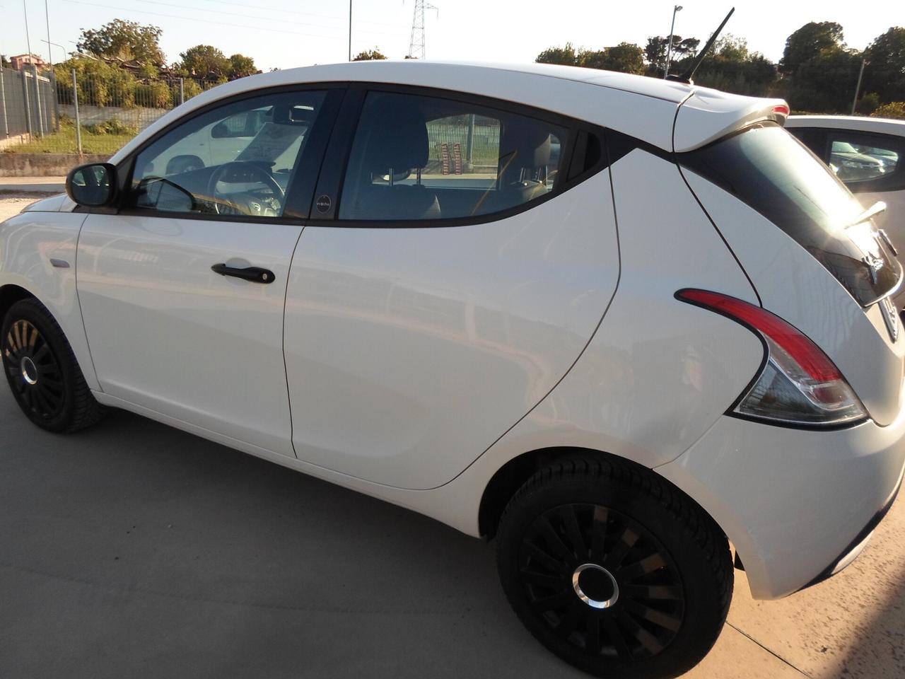 Lancia Ypsilon 1.0 FireFly 5 porte S&S Hybrid Ecochic Gold