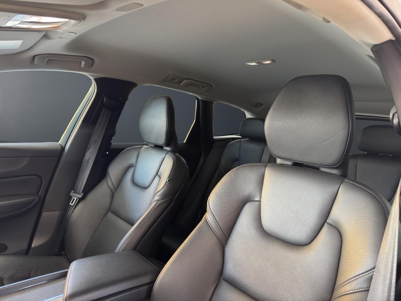 VOLVO XC60 B4 AWD MILD HYBRID MOMENTUM - 2021