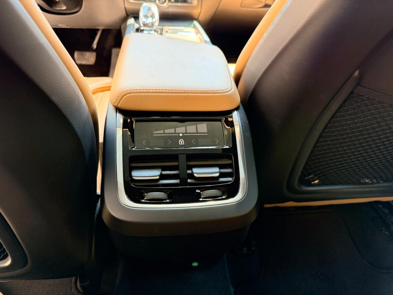 Volvo XC 60 XC60 B4 (d) AWD automatico Ultimate Dark