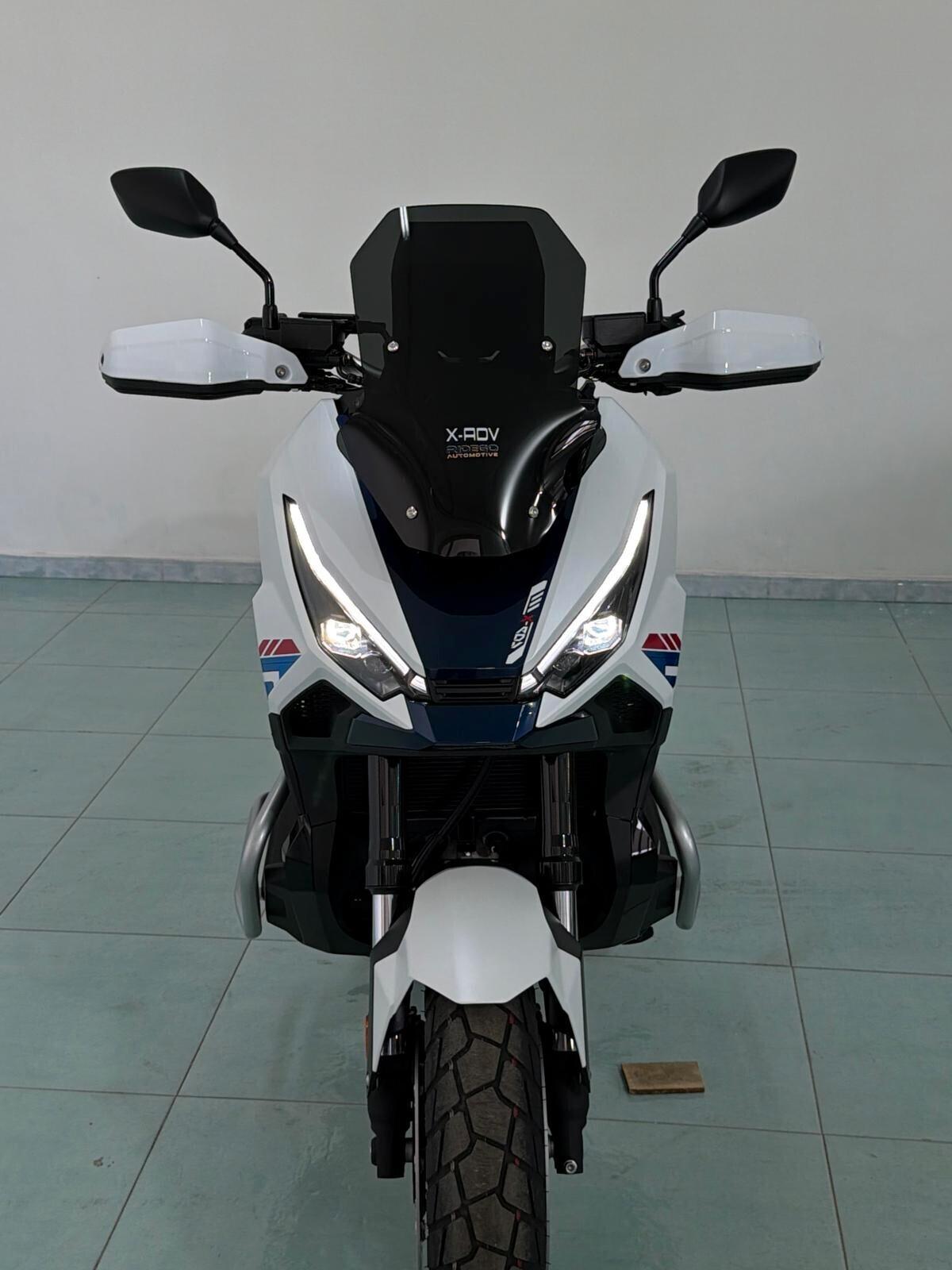 Honda X-ADV 750 travel edition