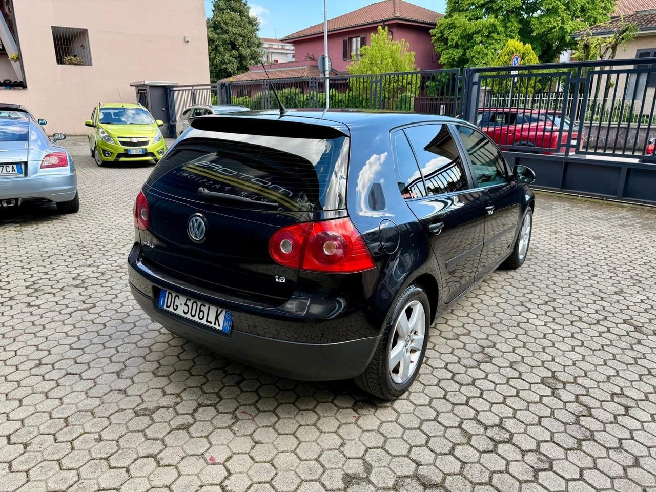 Volkswagen Golf 1.6 5p. Benzina Neopatentati