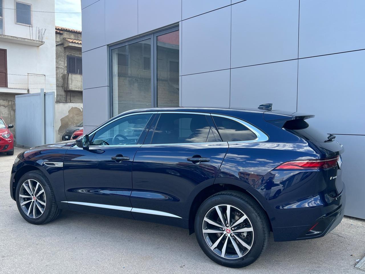 Jaguar F-Pace R-Dynamic S possibilità noleggio no scoring