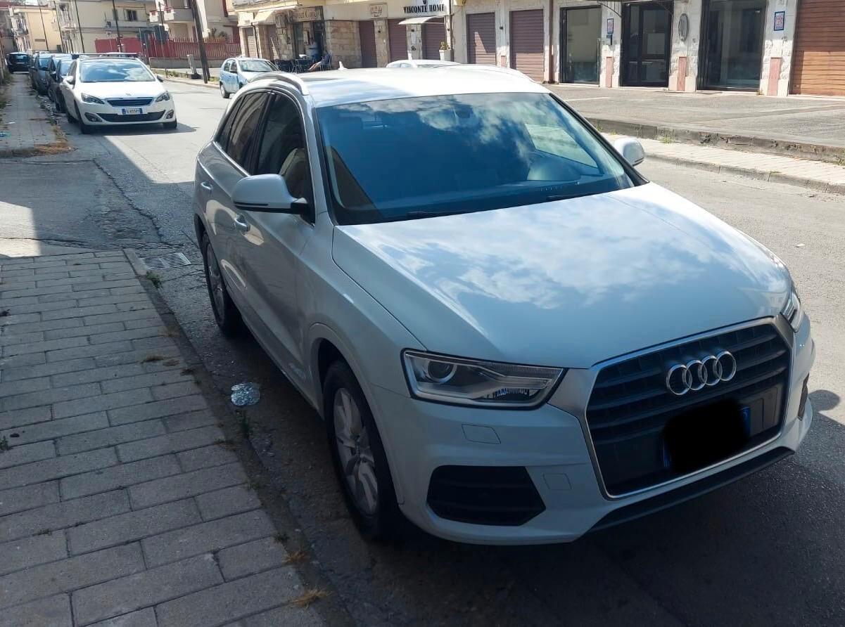 Audi Q3 2.0 TDI 120 CV Business
