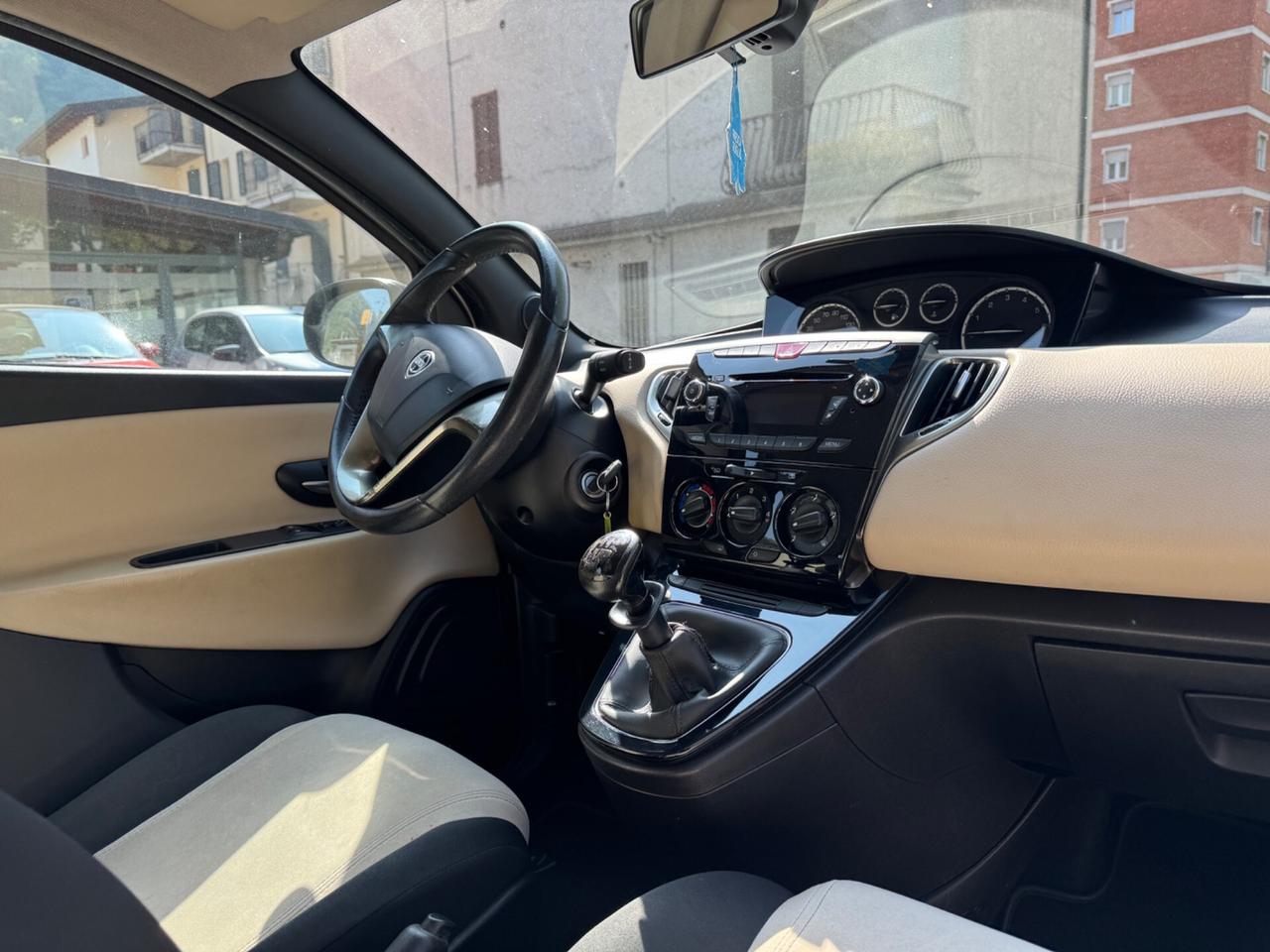 Lancia Ypsilon 1.2 69 CV 5 porte OK NEOPATENTATI