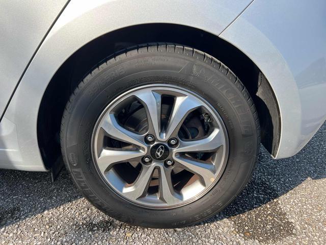 HYUNDAI i20 1.2 5 porte Econext Connectline OK NEOPATENTATI !