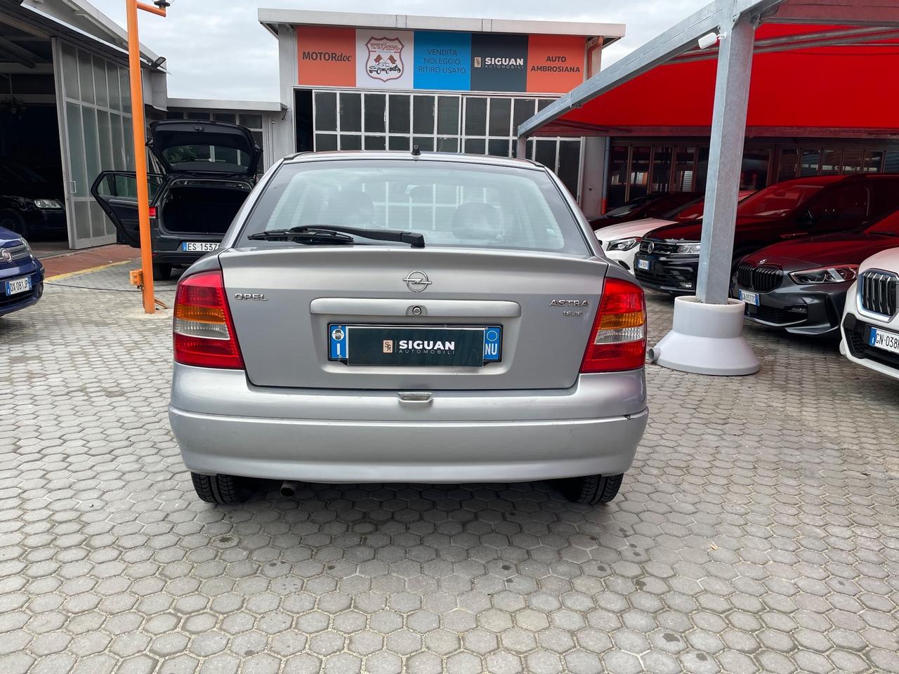 Opel Astra ADATTA A NEOPATENTATI 1.6i 16V cat 5 porte Club