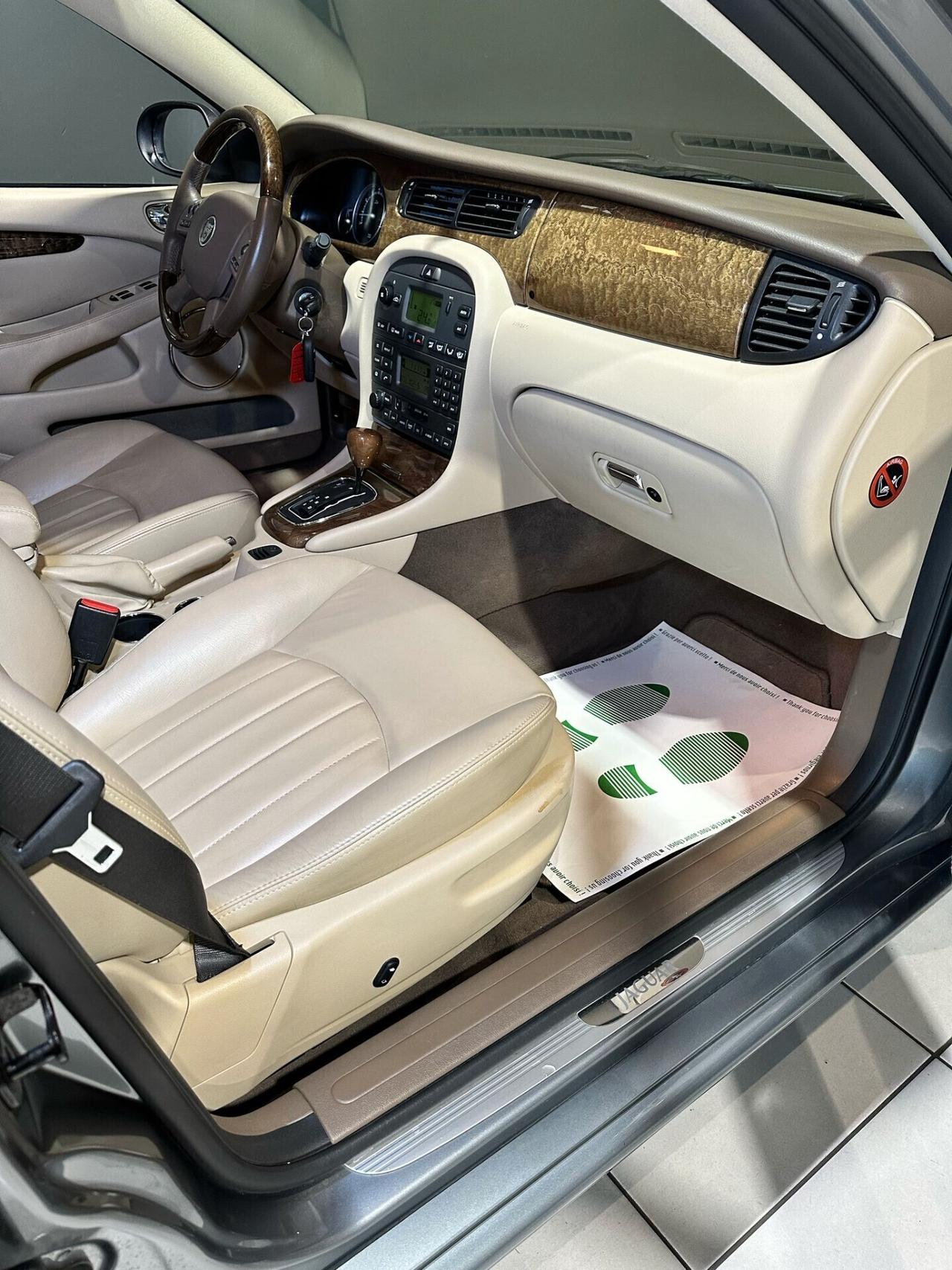 Jaguar X-Type 2.5 V6 24V cat Executive