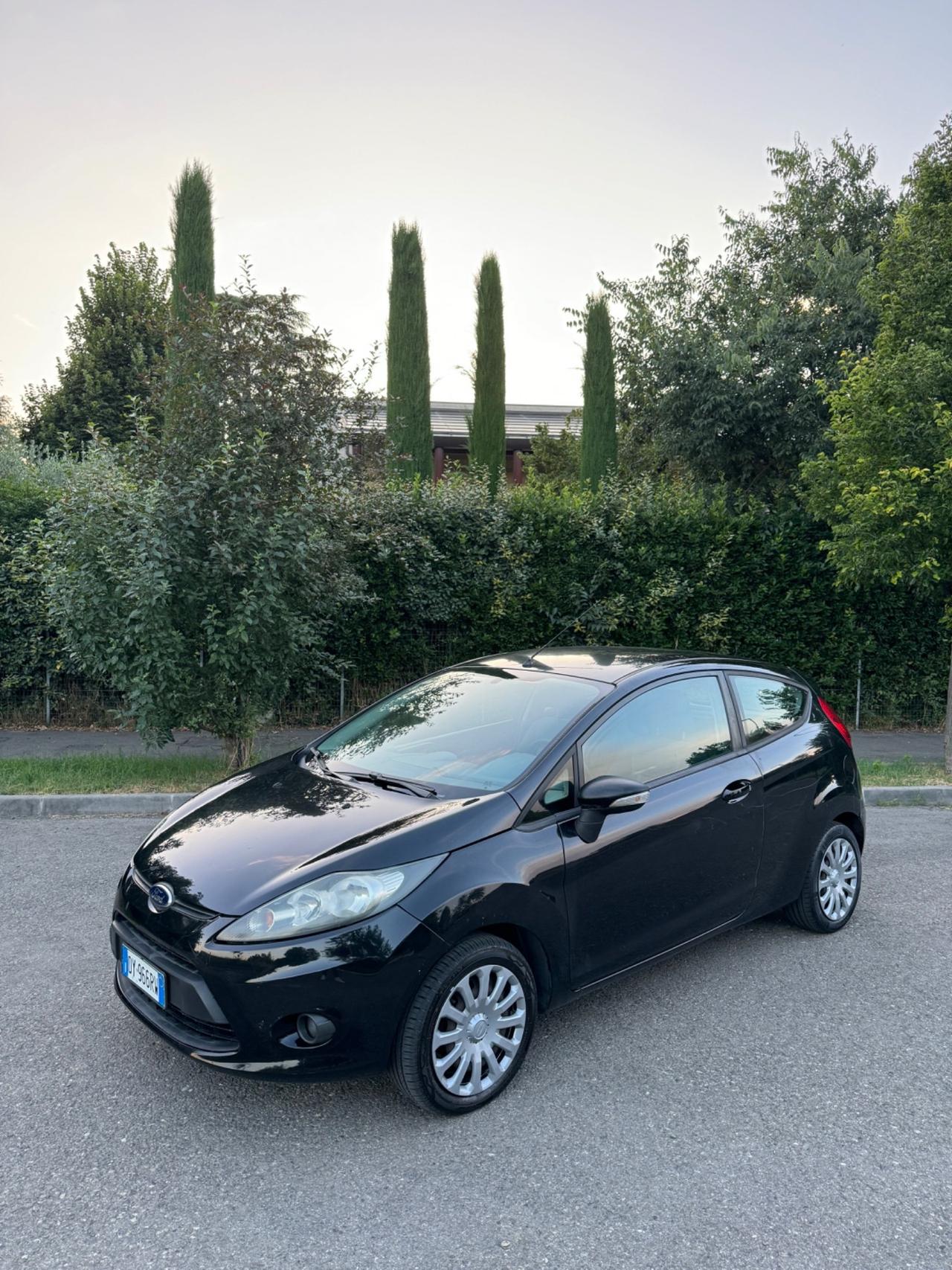 Ford Fiesta 1.4 TDCi 68CV 3 porte si neopatentati