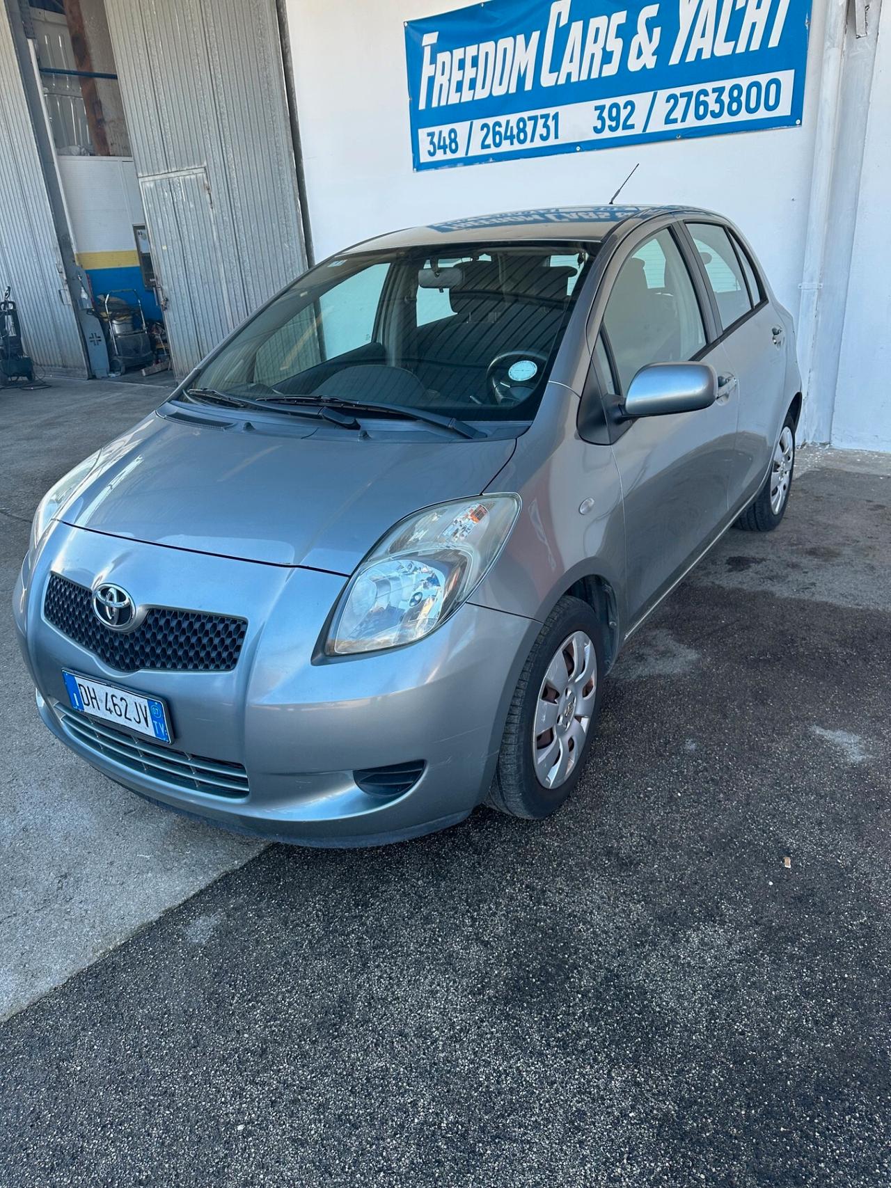 Toyota Yaris 1.0 5 porte
