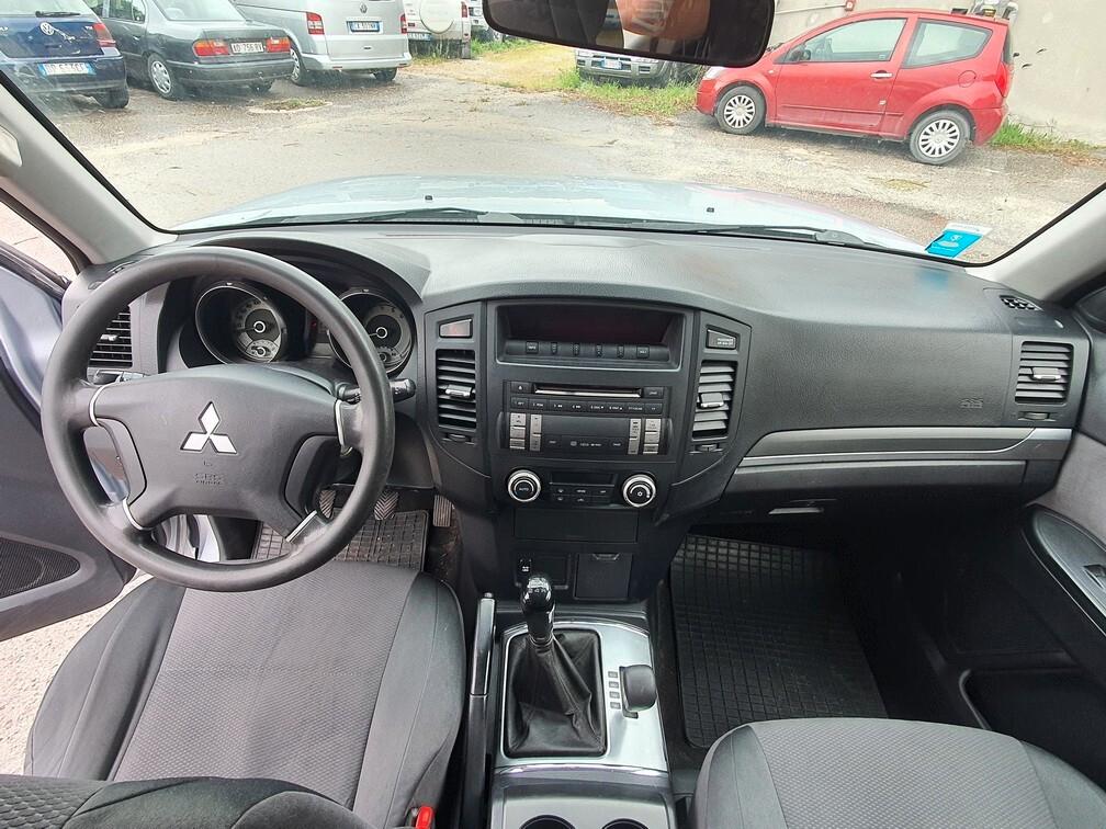 Mitsubishi Pajero IV 3.2 16V DID 160CV 3p. GLX