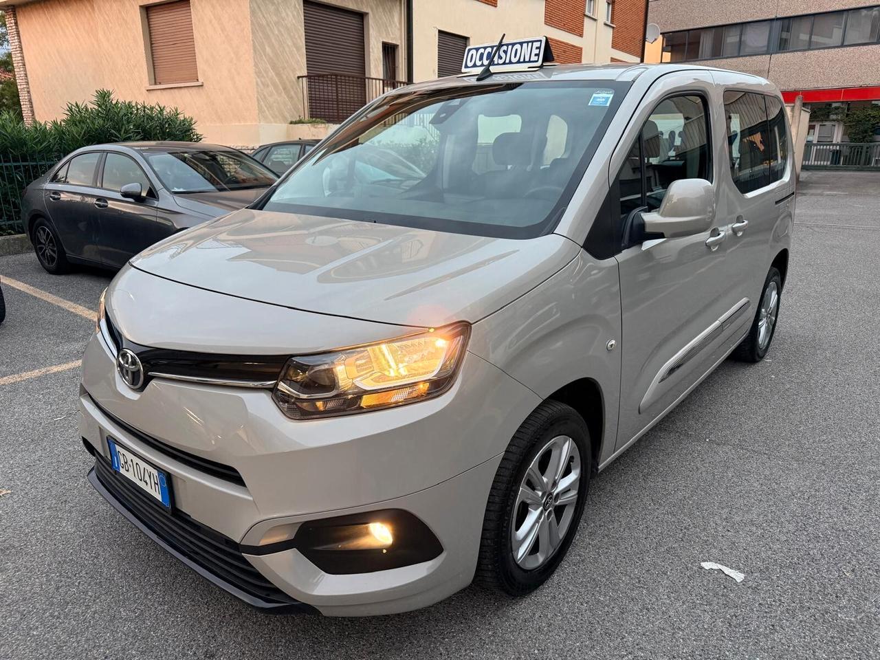 Toyota Proace City Verso 1.5D 100 CV S&S Short D Lounge *GANCIO DI TRAINO*