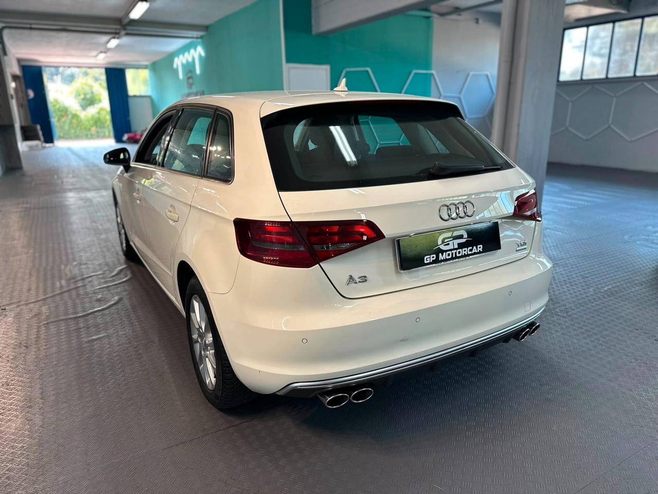 Audi A3 Sedan 1.6 TDI clean diesel Ambition