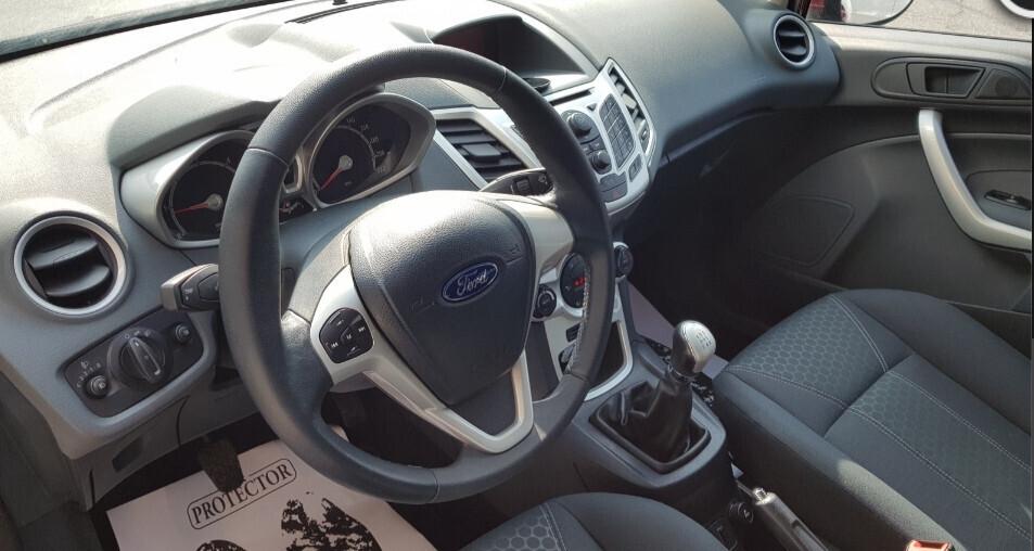 Ford Fiesta 1.4 5 porte Bz.- GPL Titanium