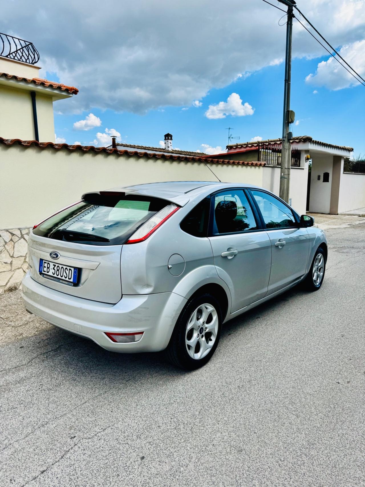 Ford Focus 1.6 (115CV) 5p. Bz.- GPL Titanium