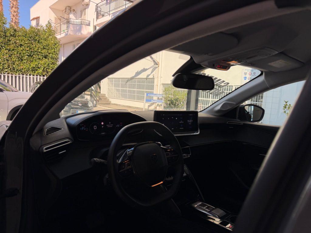 Peugeot 208 Hybrid 110 e-DCS6 Allure da €199,00 mensili
