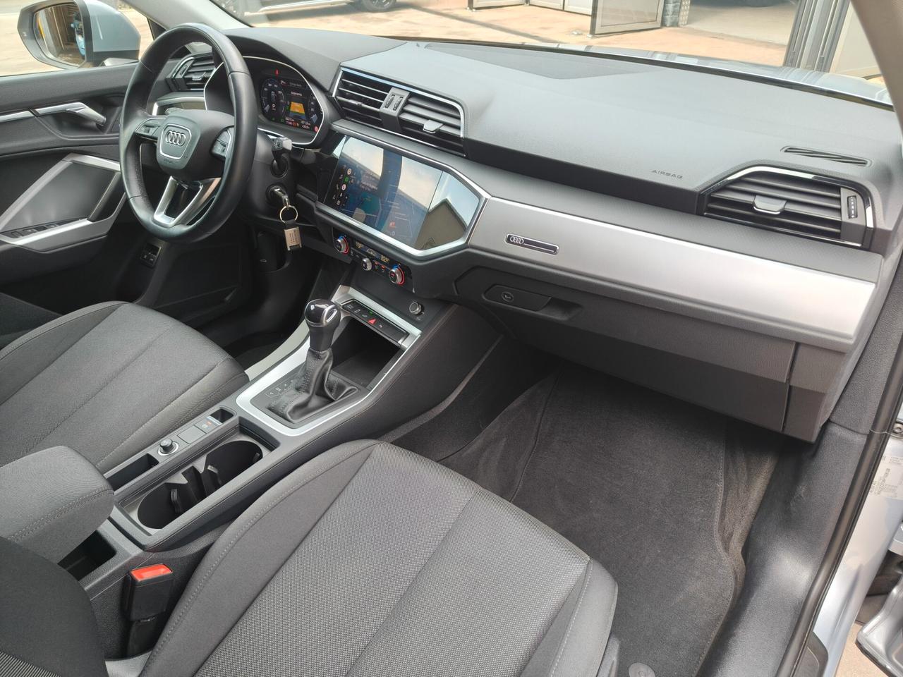 Audi Q3 45 TFSI e S tronic Business