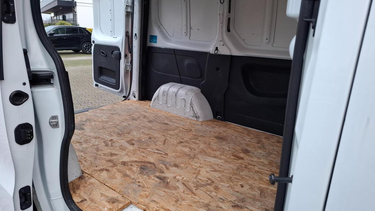 RENAULT Trafic T27 2.0 dci 120cv L1H1 Ice