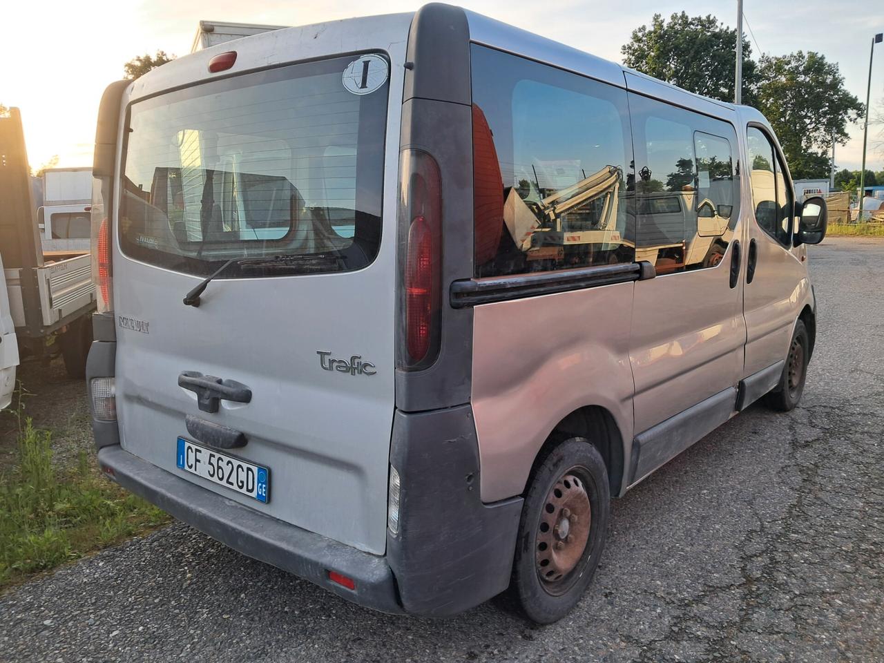 VIVARO 6 POSTI AUTOCARRO
