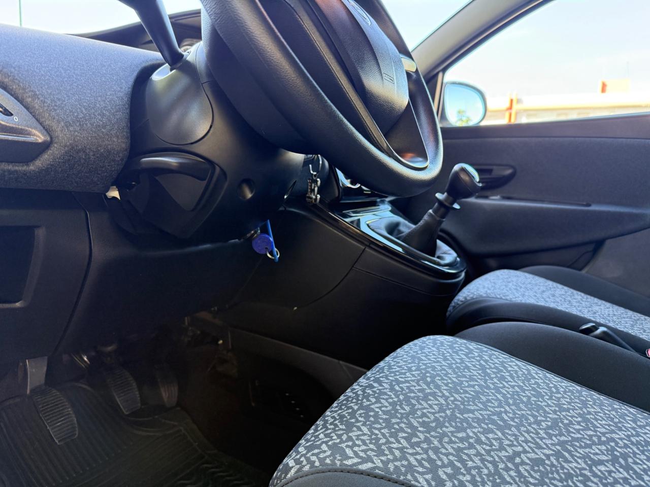 Lancia Ypsilon 1.2 69 CV 5 porte S&S Platinum