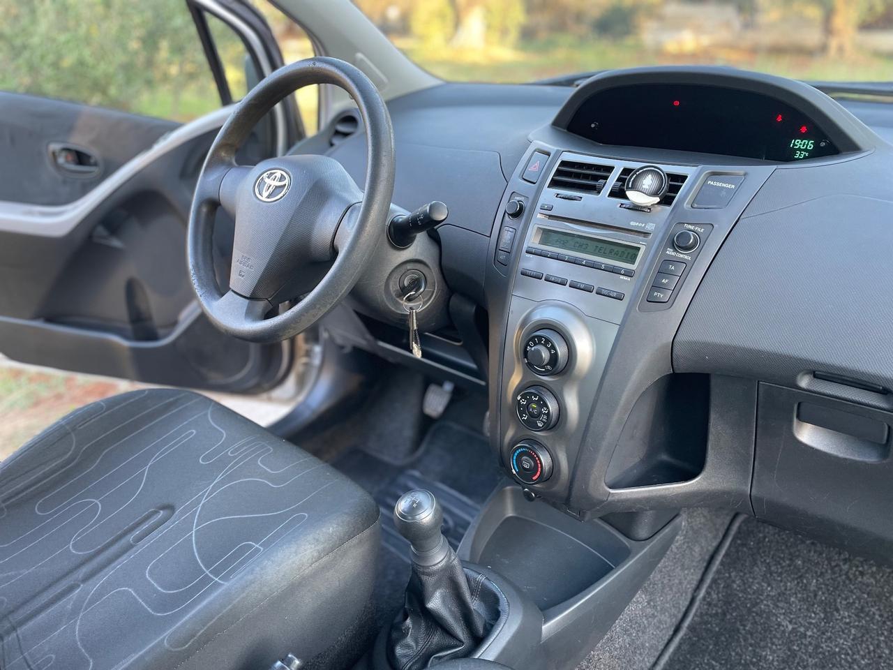 Toyota Yaris 1.0 benzina 5 porte